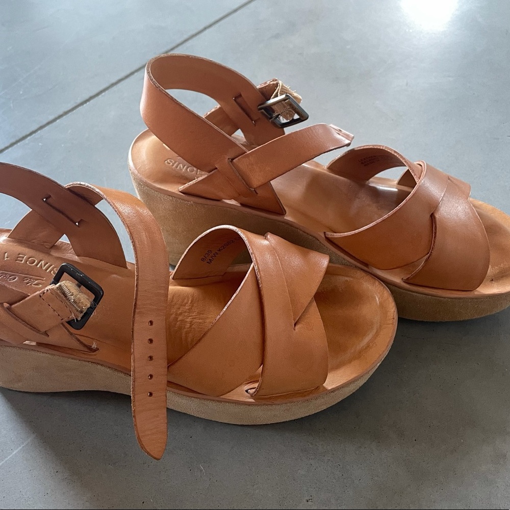 Korkease platform leather sandals